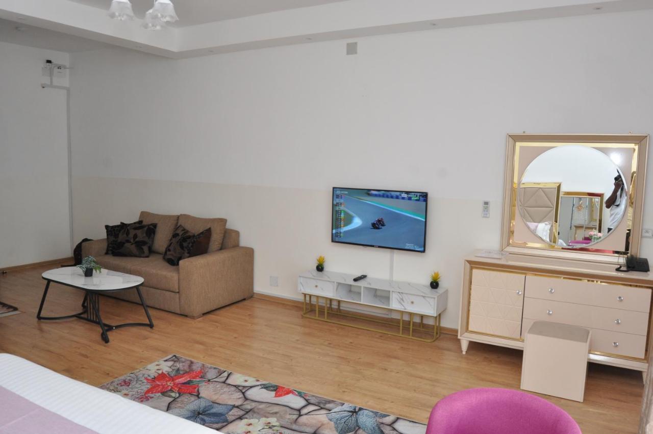 Hotel Sky Blue Mada Alasora Kültér fotó