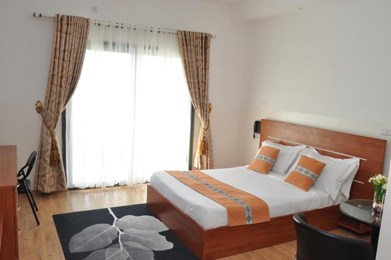 Hotel Sky Blue Mada Alasora Kültér fotó