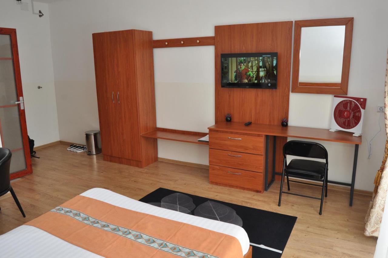 Hotel Sky Blue Mada Alasora Kültér fotó