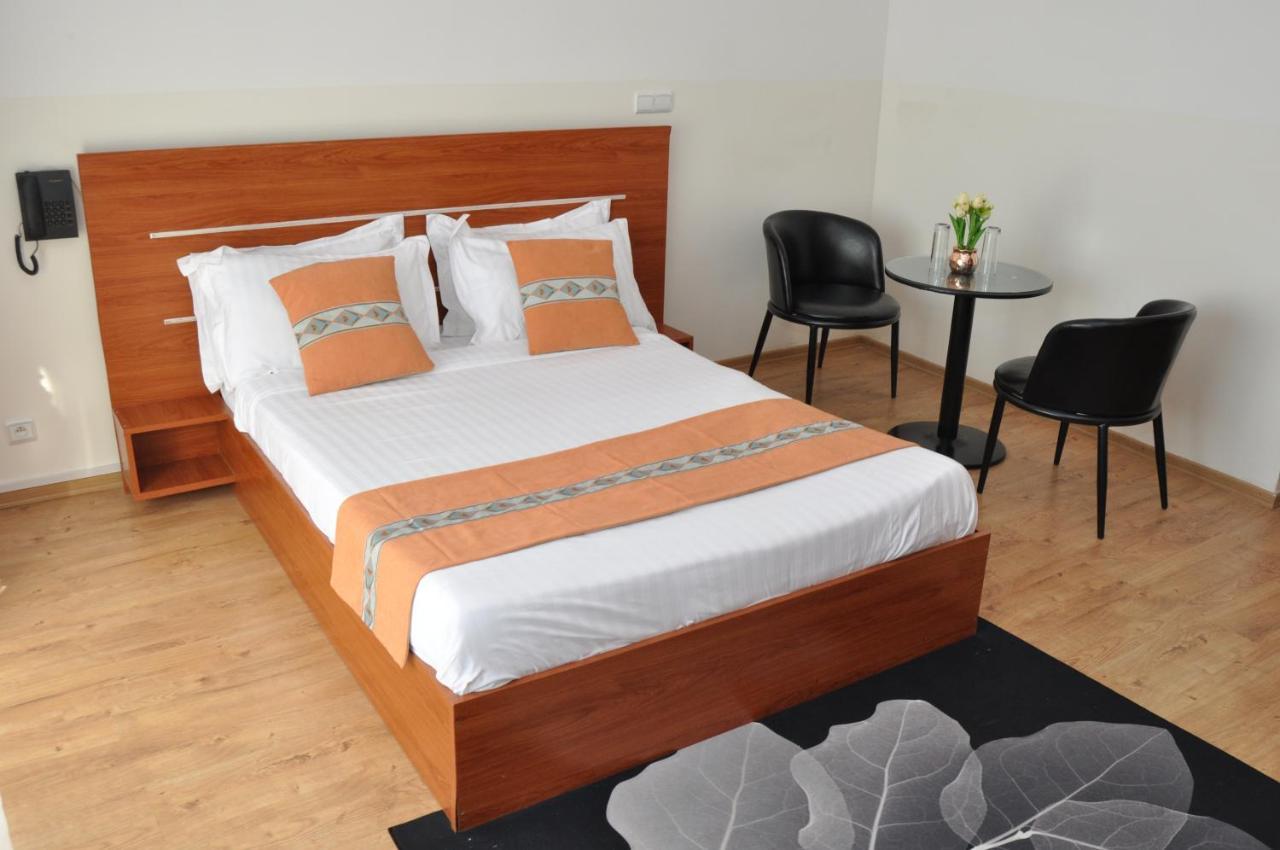 Hotel Sky Blue Mada Alasora Kültér fotó