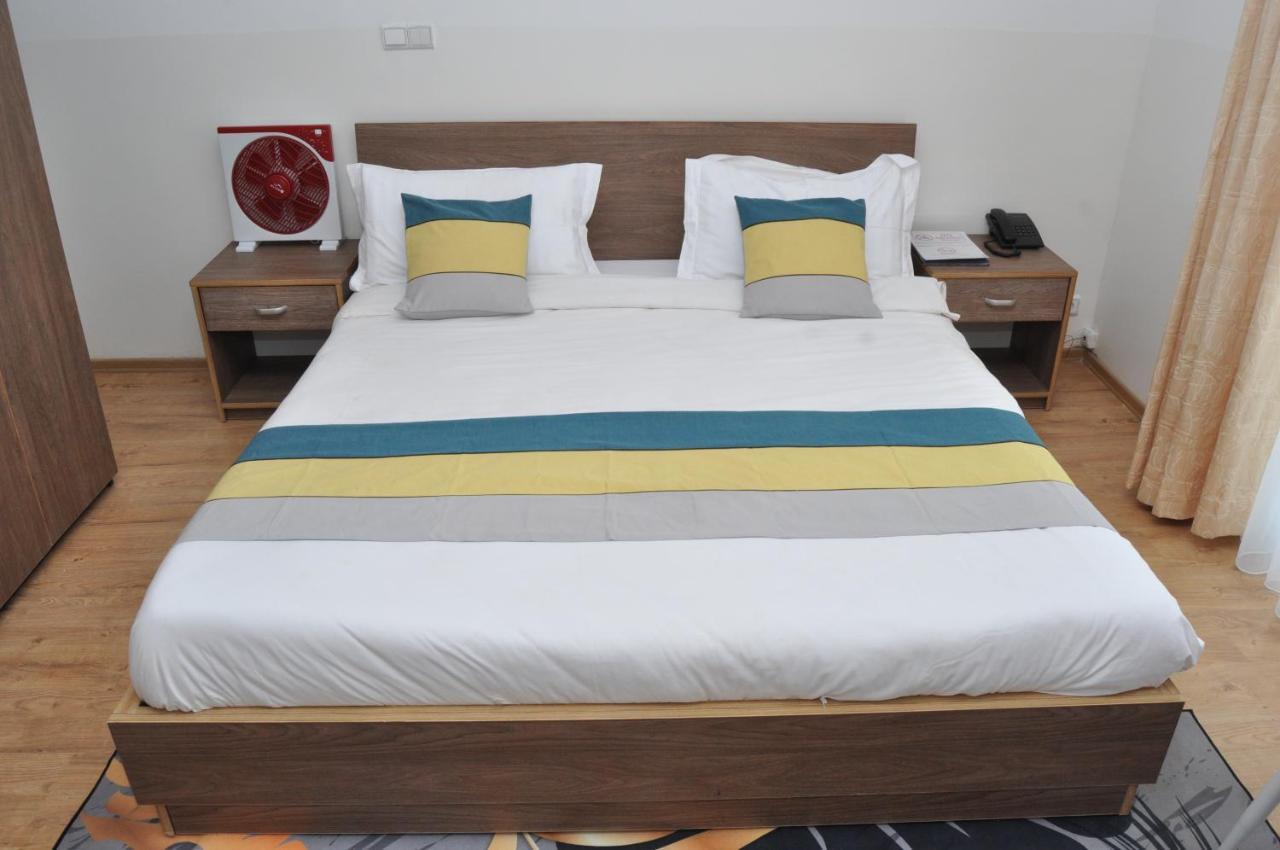 Hotel Sky Blue Mada Alasora Kültér fotó