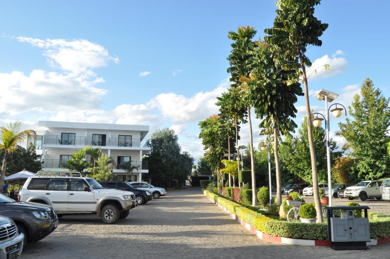 Hotel Sky Blue Mada Alasora Kültér fotó