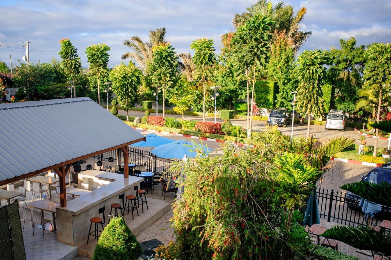 Hotel Sky Blue Mada Alasora Kültér fotó