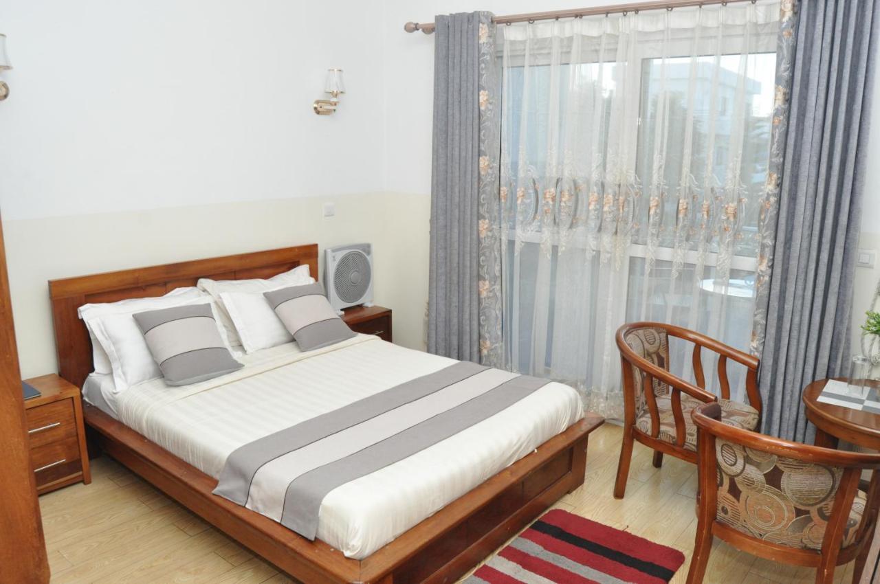 Hotel Sky Blue Mada Alasora Kültér fotó