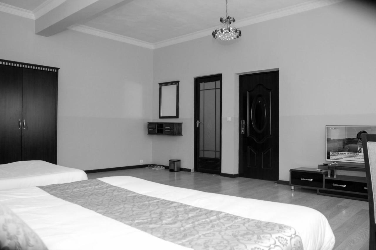 Hotel Sky Blue Mada Alasora Kültér fotó